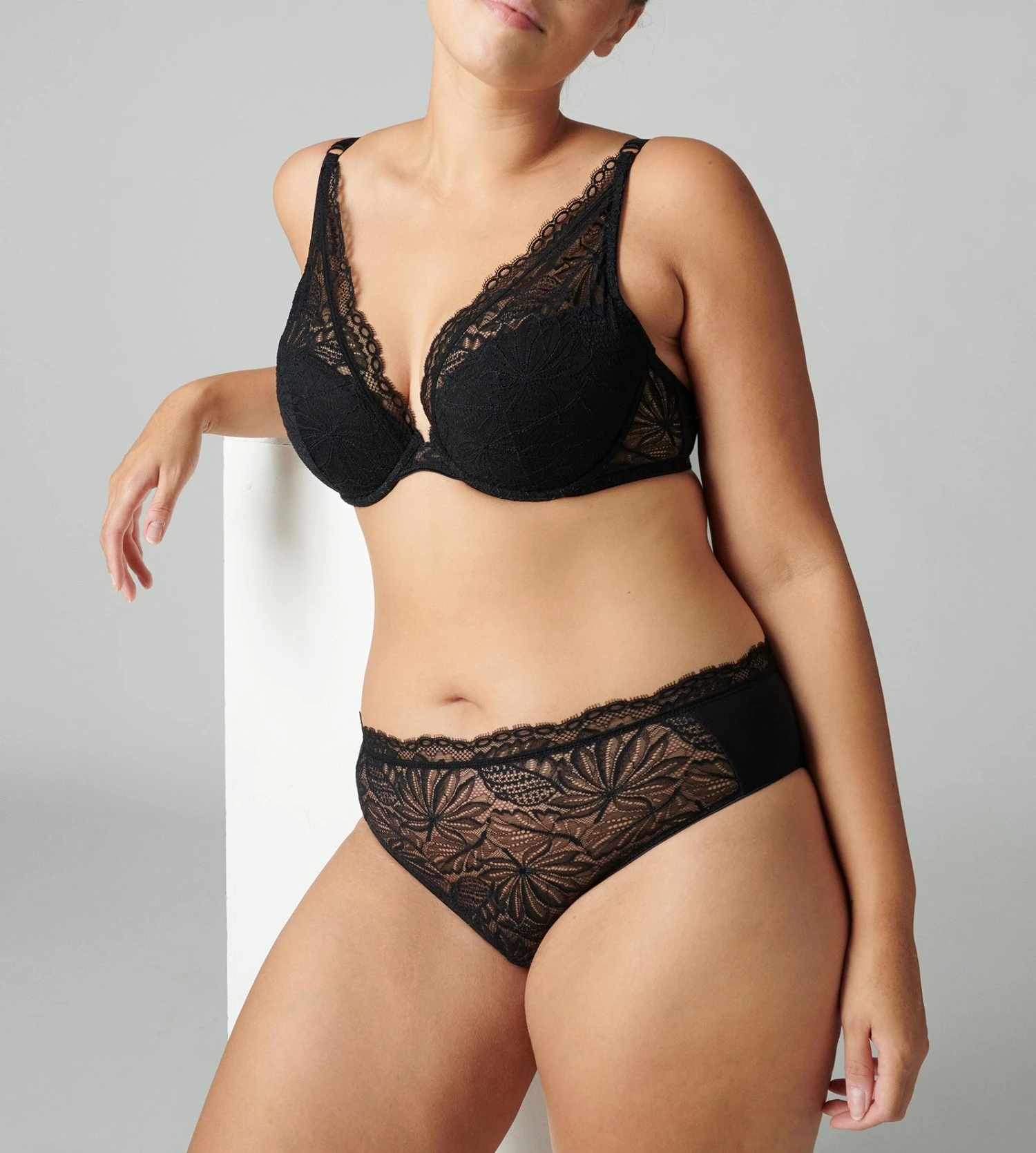 Simone Perele Culotte Exotica Noir 015 4 Simone Perele Culotte Exotica Noir 015 – Image 4